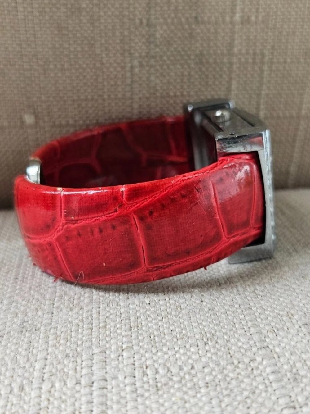 Vintage Via Nova Ladies Wristwatch Cuff Red/Silver Tone Analog Quartz Watch - Picture 10 of 12
